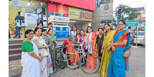 दिव्यांग महिला को इनर व्हील क्लब ने भेंट की ट्राई साइकिल, स्वरोजगार को मिलेगा नया संबल